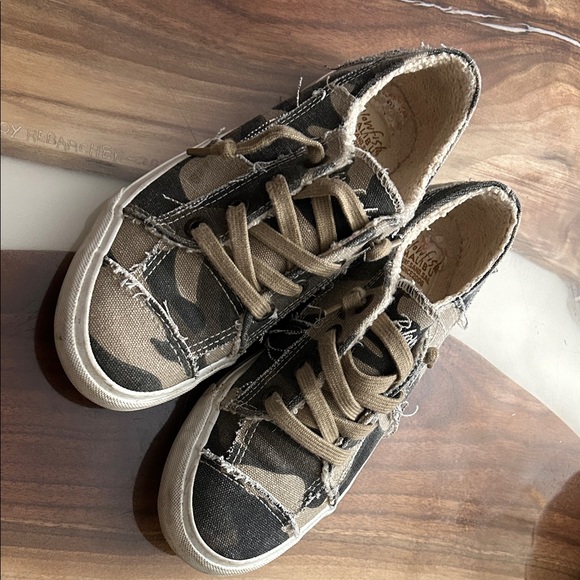 Blowfish Camouflage Canvas Flats - Picture 1 of 4